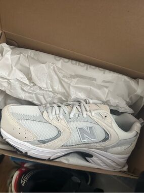 New balance 530 sneakers in cream. Size 8.5. NWT